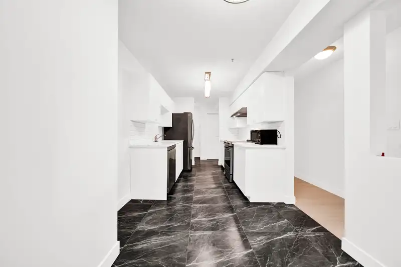 301 22351 ST. ANNE AVENUE - photo 4 of 30