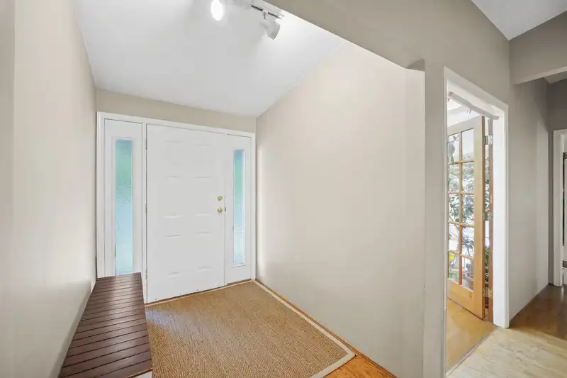 129 ROE DRIVE - photo 4 of 28