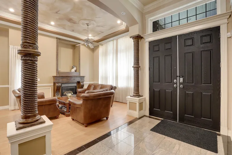 14078 68 AVENUE - photo 4 of 25