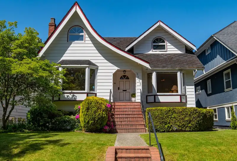 3705 W KING EDWARD AVENUE - photo 1 of 40
