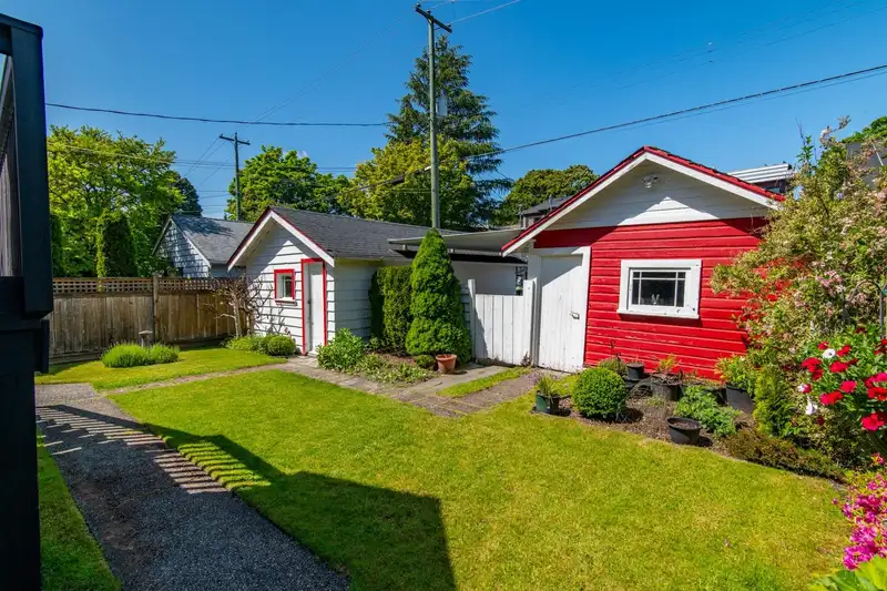 3705 W KING EDWARD AVENUE - photo 4 of 40