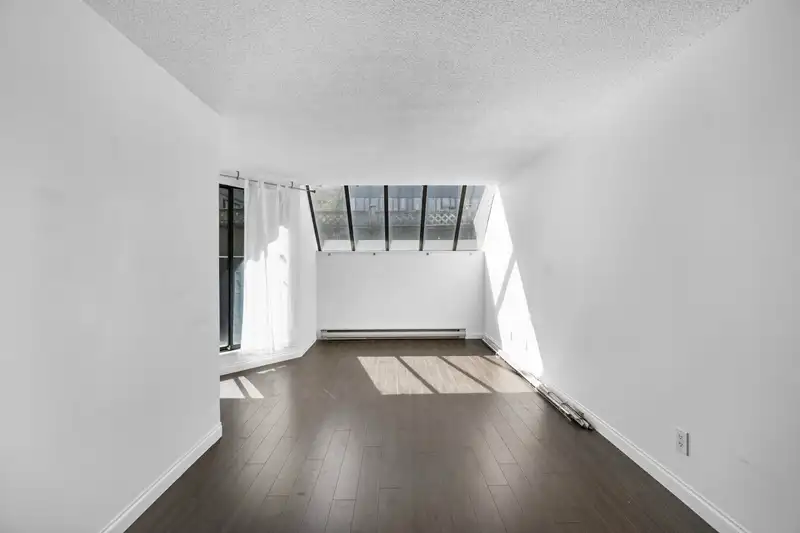 207 1270 ROBSON STREET - photo 2 of 37