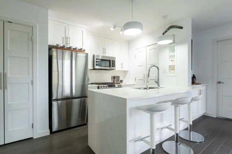 406 989 BEATTY STREET - photo 1 of 30