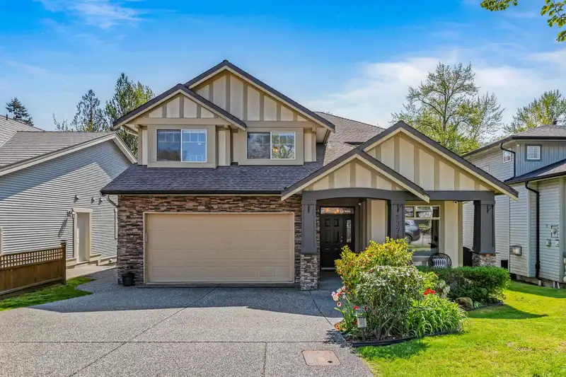 23746 110 AVENUE - photo 1 of 37