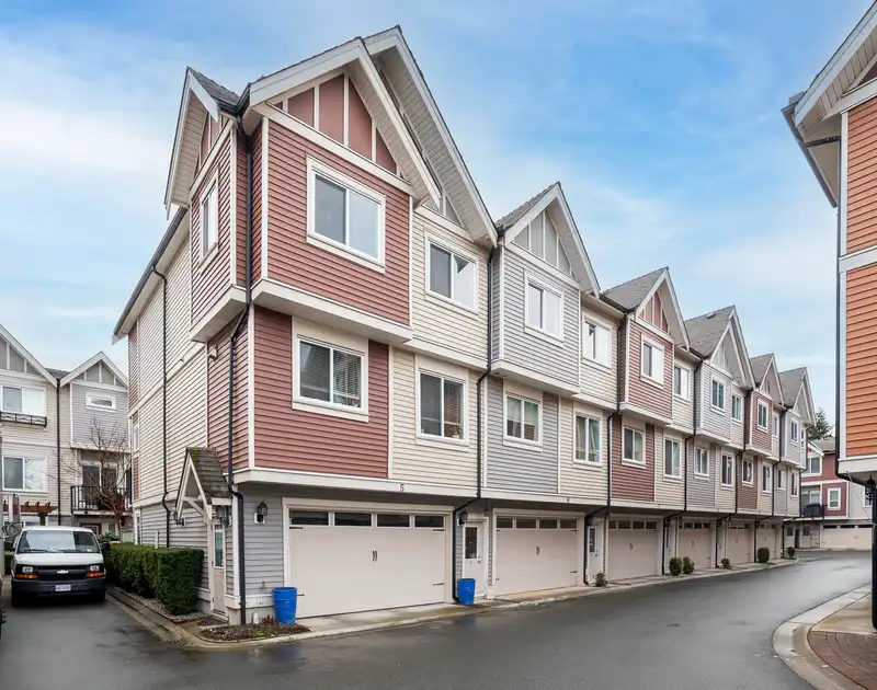 6 14338 103 AVENUE - photo 1 of 40