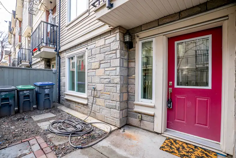 6 14338 103 AVENUE - photo 2 of 40
