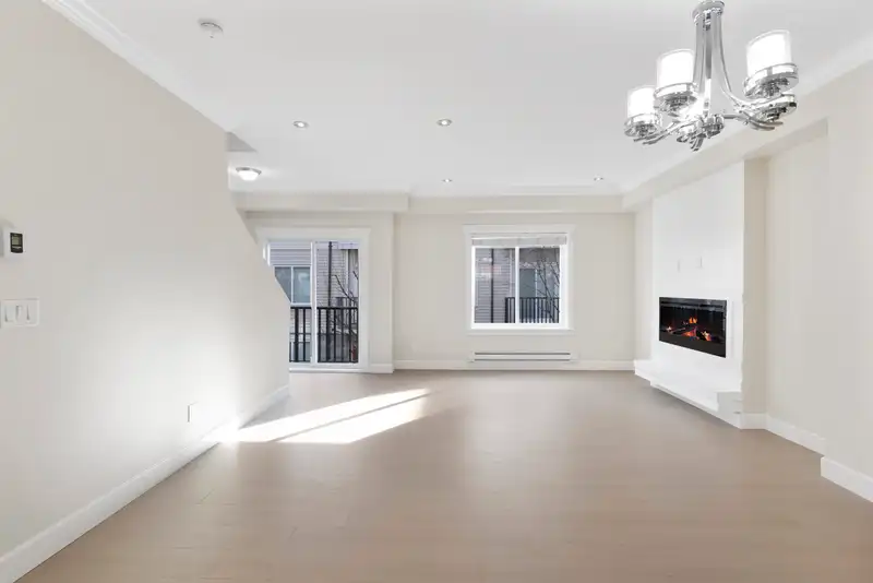 6 14338 103 AVENUE - photo 4 of 40