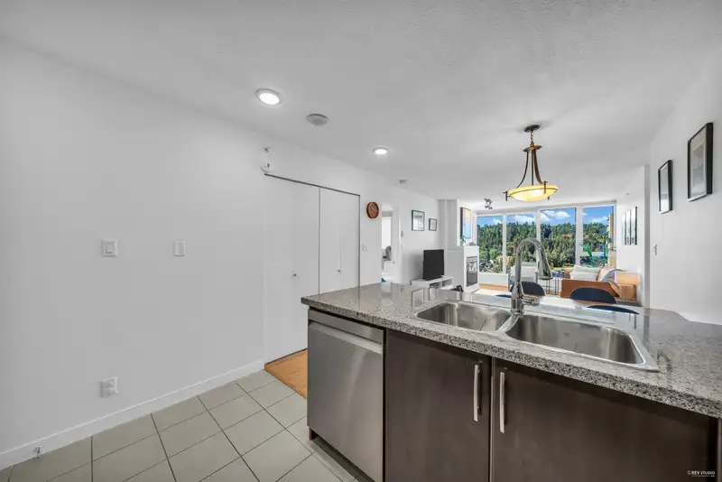 2702 660 NOOTKA WAY - photo 3 of 33