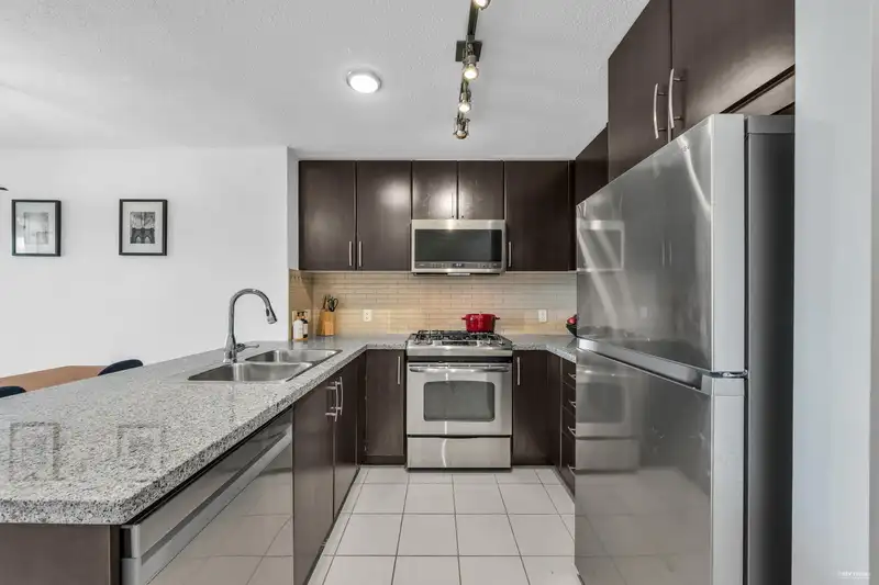 2702 660 NOOTKA WAY - photo 4 of 33