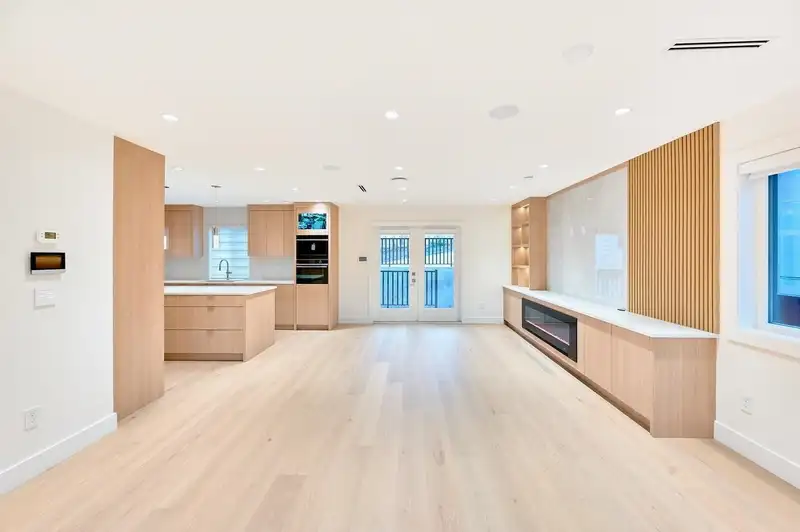 806 MONTROYAL BOULEVARD - photo 3 of 40