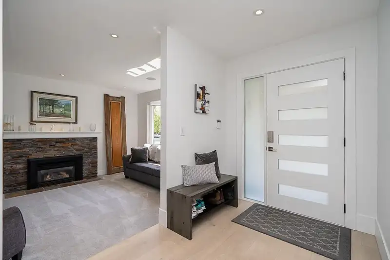 15657 93 AVENUE - photo 2 of 33
