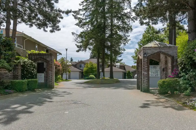152 15550 26TH AVENUE - photo 1 of 29
