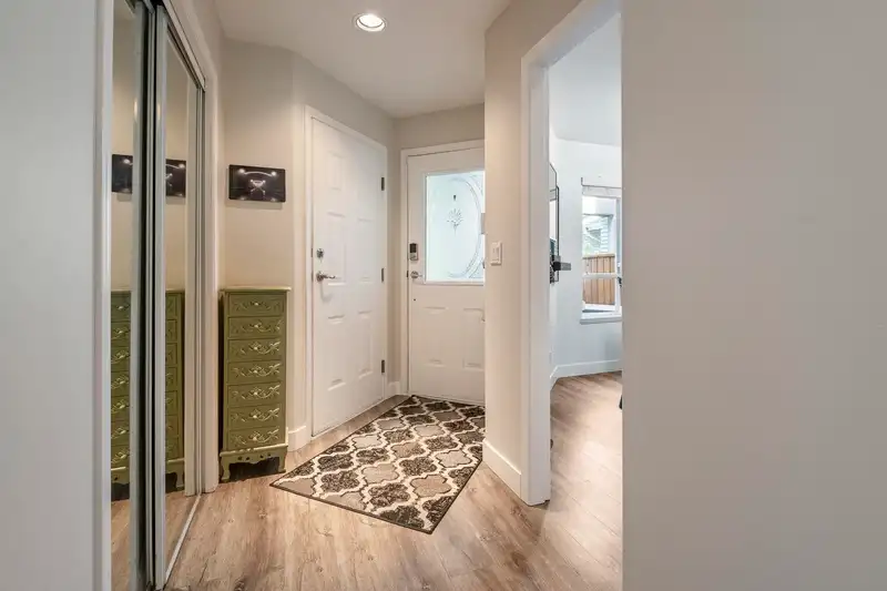 152 15550 26TH AVENUE - photo 4 of 29