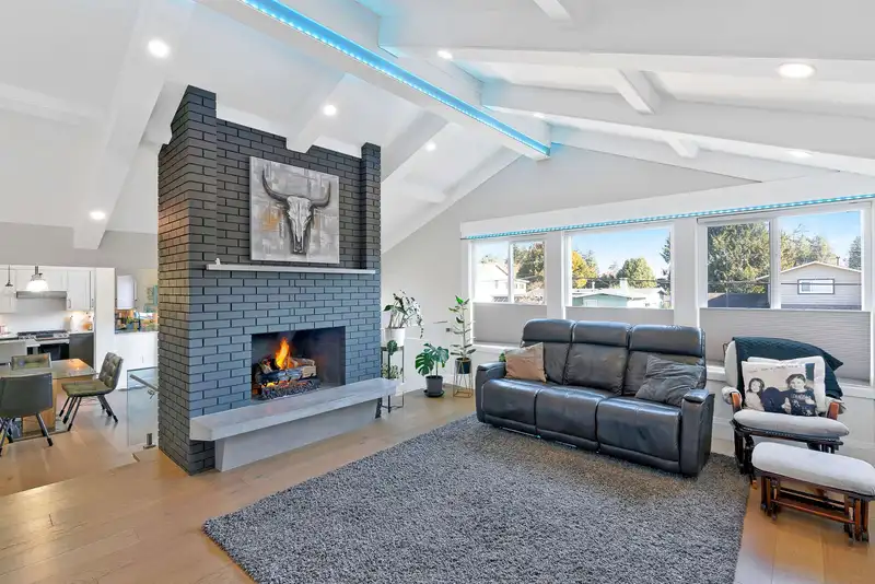1325 53A STREET - photo 1 of 40