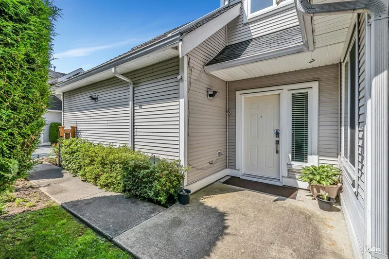 9 19977 71 AVENUE - photo 4 of 25