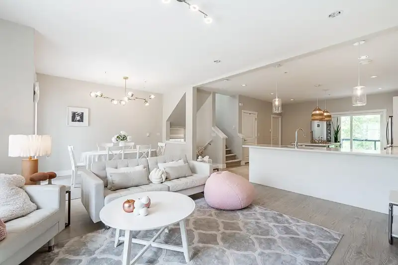 94 20498 82 AVENUE - photo 1 of 36