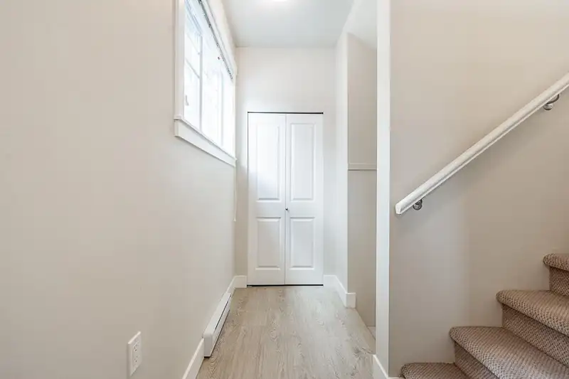 94 20498 82 AVENUE - photo 4 of 36