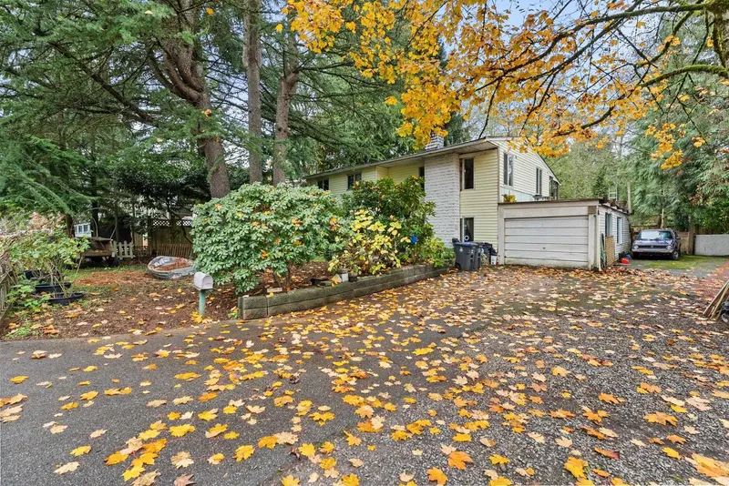 7048 140A STREET - photo 3 of 21