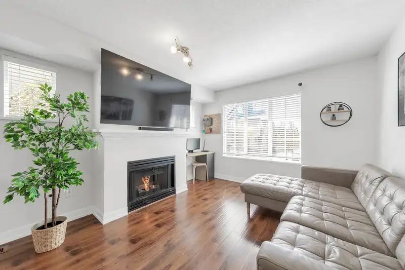 8 20560 66 AVENUE - photo 4 of 31
