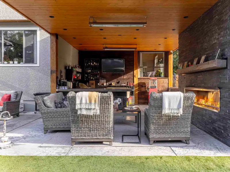 11383 153A STREET - photo 4 of 40