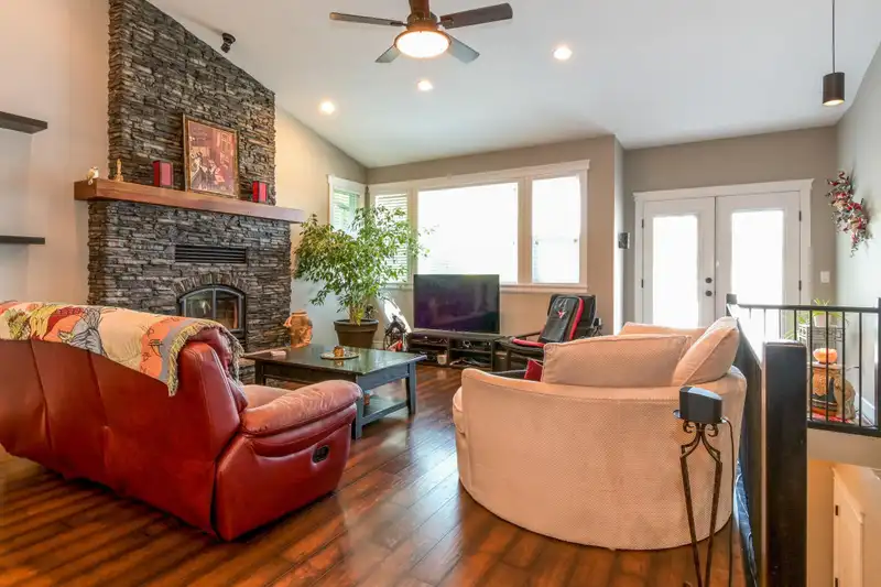 9 46792 HUDSON ROAD - photo 2 of 31