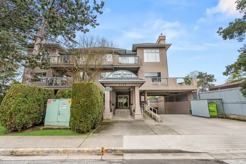 202 1153 54A STREET - photo 1 of 39