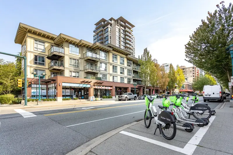 409 2957 GLEN DRIVE - photo 2 of 25