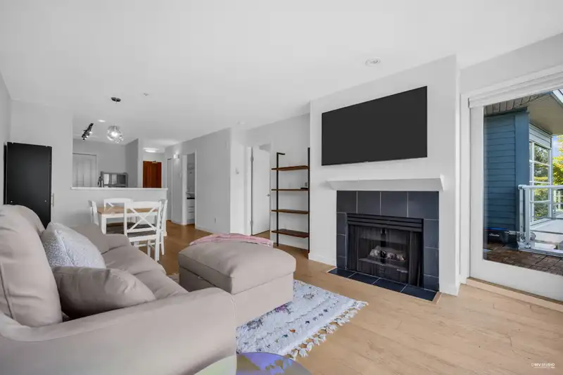 404 2575 W 4TH AVENUE - photo 1 of 28