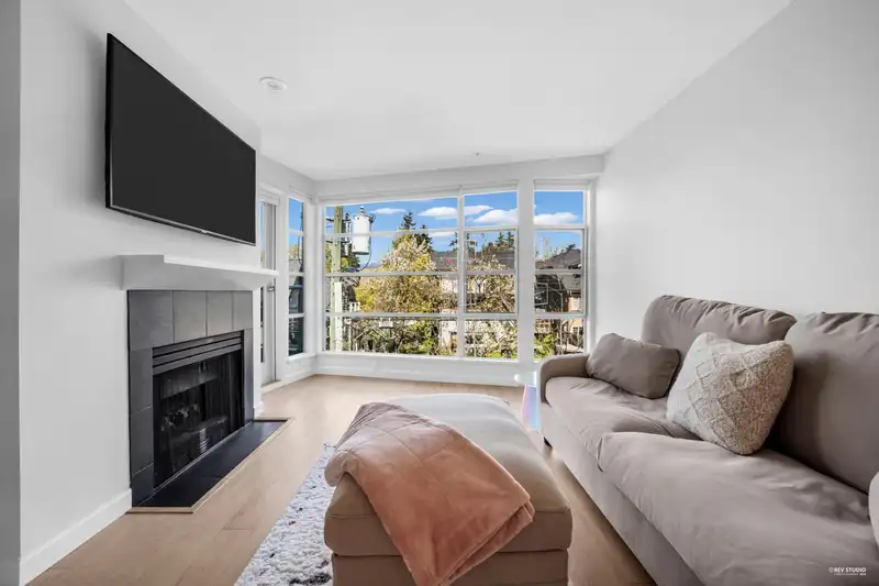 404 2575 W 4TH AVENUE - photo 2 of 28