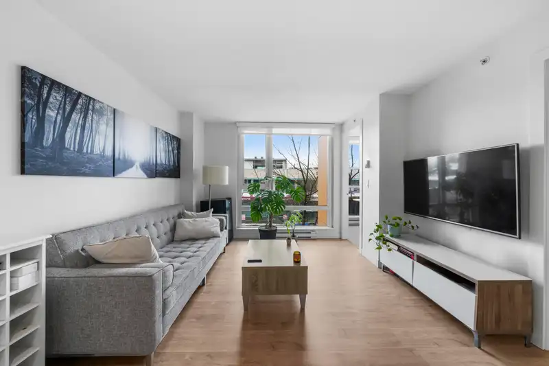 210 238 W BROADWAY - photo 1 of 17