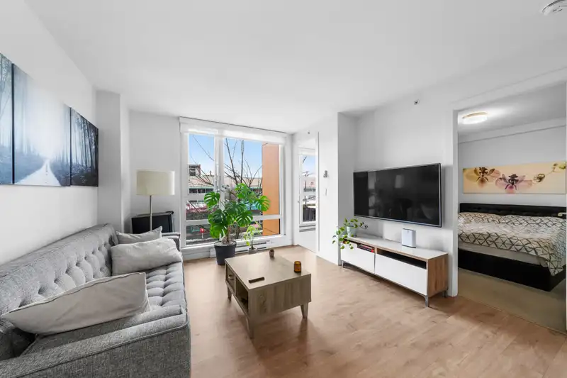 210 238 W BROADWAY - photo 3 of 17