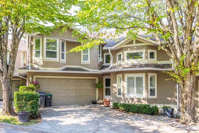 48 16061 85 AVENUE - photo 1 of 25