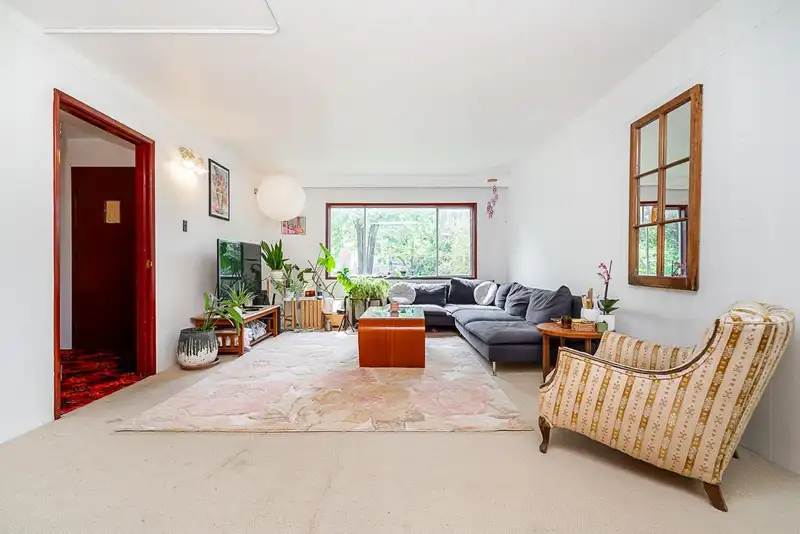 1049 E 11TH AVENUE - photo 4 of 40