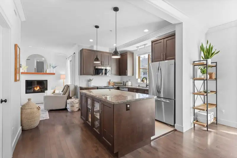 8 3025 BAIRD ROAD - photo 3 of 40