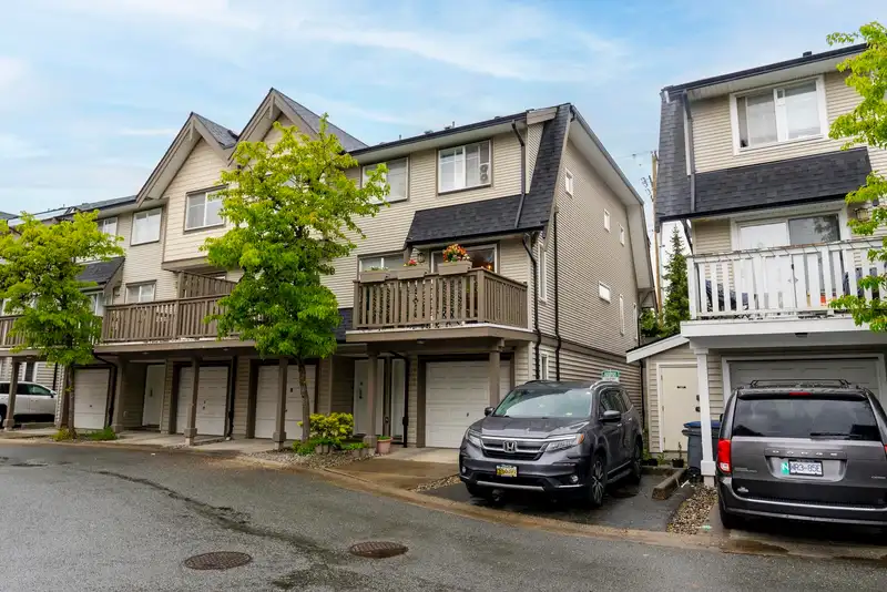 20 15871 85 AVENUE - photo 3 of 32