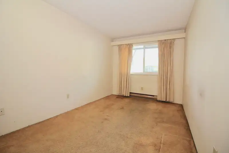 109 550 ROYAL AVENUE - photo 3 of 20