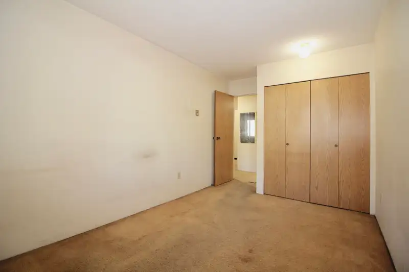 109 550 ROYAL AVENUE - photo 4 of 20