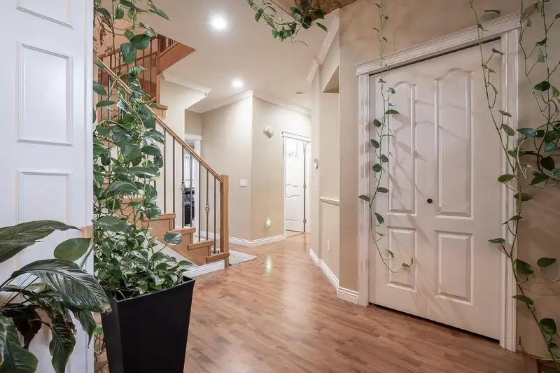 15075 66A AVENUE - photo 4 of 40
