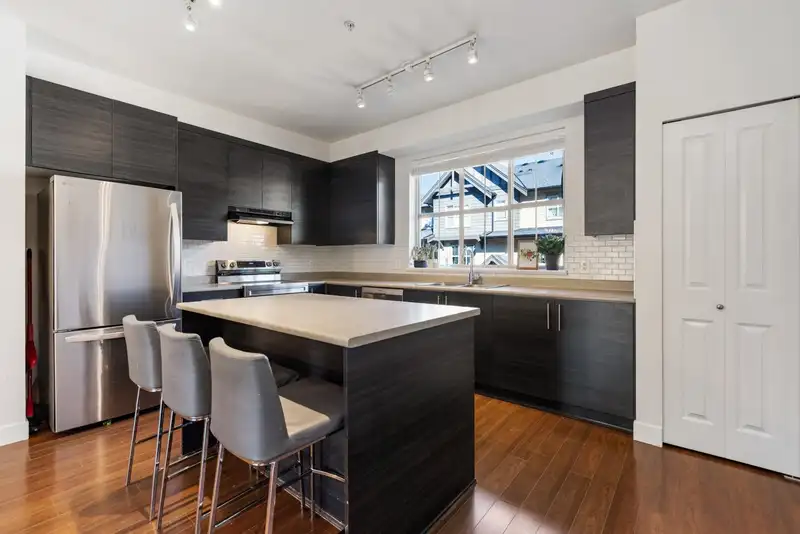 80 9525 204 STREET - photo 2 of 40