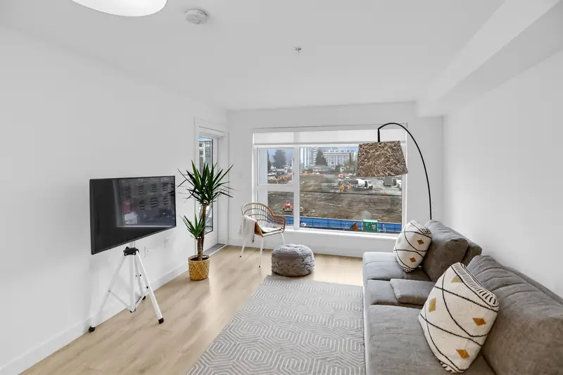 309 1519 CROWN STREET - photo 1 of 21