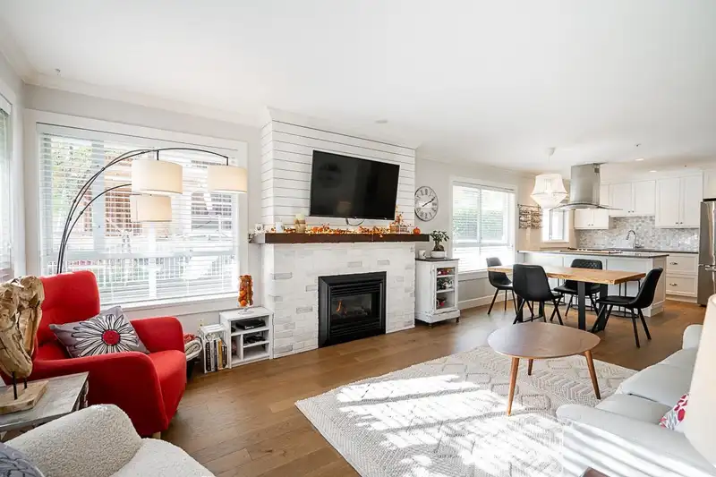 106 15375 17 AVENUE - photo 1 of 25