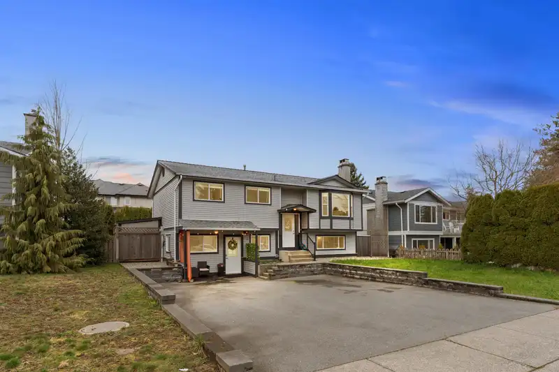 27123 34A AVENUE - photo 3 of 40