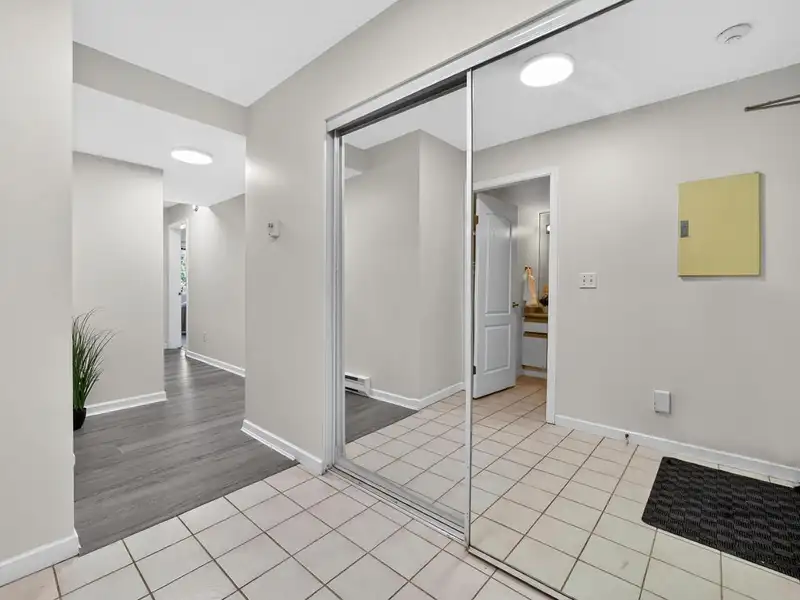 64 202 LAVAL STREET - photo 2 of 23