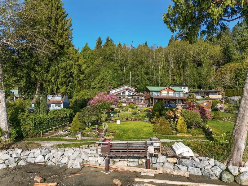 1162 POINT ROAD - photo 2 of 25