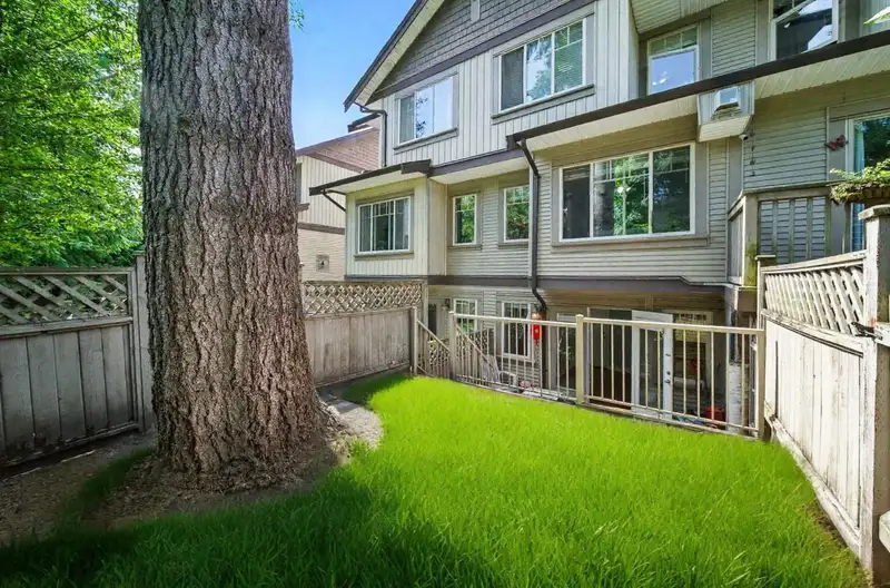 11 6238 192 STREET - photo 3 of 34