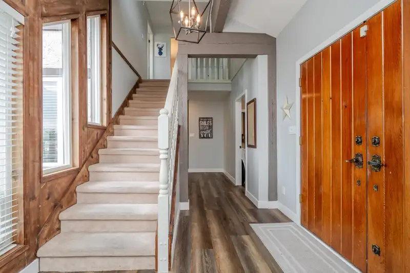 31552 SUNNYSIDE CRESCENT - photo 3 of 40