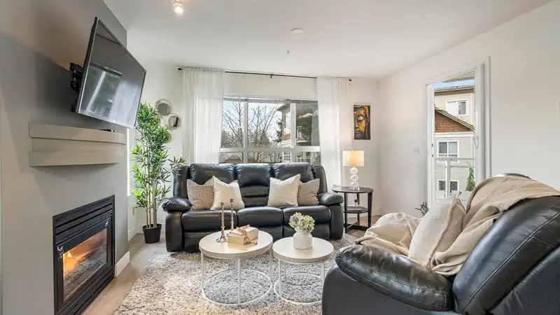 312 10188 155 STREET - photo 2 of 33