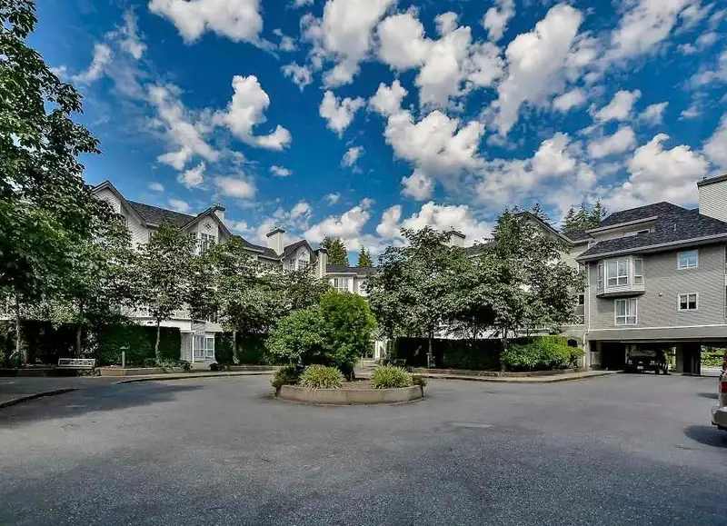 216 9979 140 STREET - photo 3 of 10