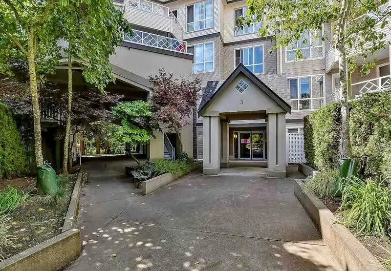 216 9979 140 STREET - photo 4 of 10