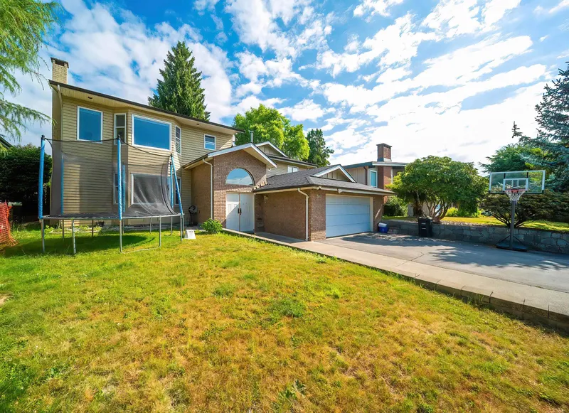 2011 PAULUS CRESCENT - photo 2 of 25